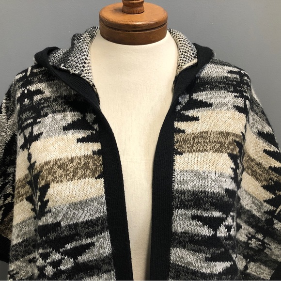 Knit Aztec Design O/S Fringed Poncho/Cape/Kimono, Black/Cream - Picture 3 of 6